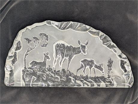12" L Stunning Mother Deer & Fawns Fine Polish Etched Glassware
