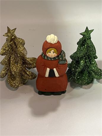 Wooden singing girl & vintage x-mas tree lot