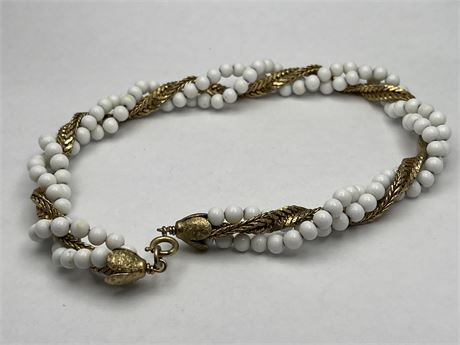 1950s white beads and twisted gold toe chain choker necklace