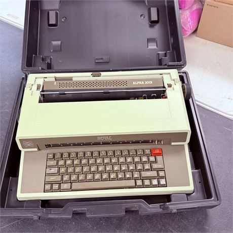 Royal Alpha 2001 Typewriter