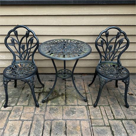 Cast Aluminum Bistro Table w Chairs