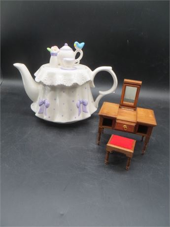 Cute Tea Pot & Doll House Vanity