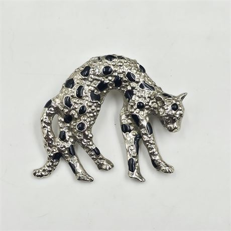 Spotted leopard metal brooch