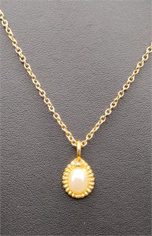 Gold tone faux pearl necklace 18 in