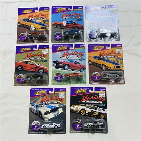 8 Johnny Lightning Mustang Classics Cars