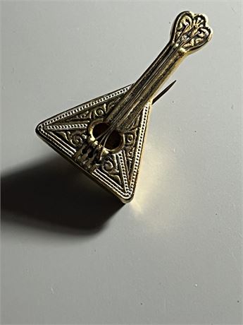 Vintage etched violin brooch
