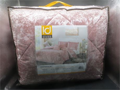 Full/Queen Comforter Set NIB