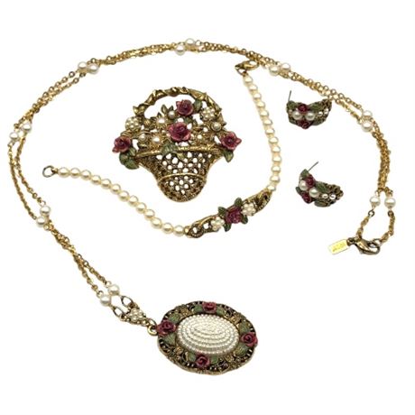 1928 Vintage Roses & Pearls