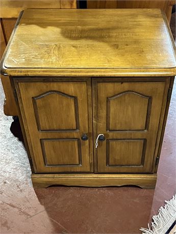 Vintage 2 door night stand