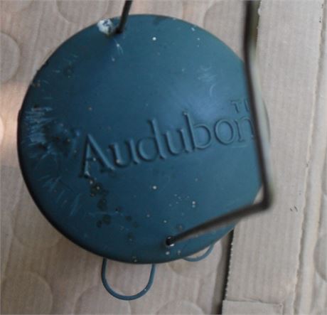 Audoban bird feeder
