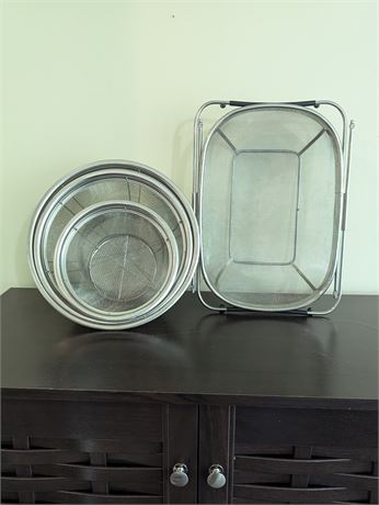 Nesting 3 Pampered Chef Strainer Bowls + 1 larger strainer