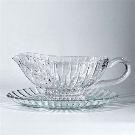 Vintage Clear Glass Gravy Boat with Attached Underplate – Ribbed Design