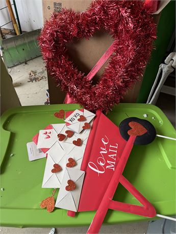 Metal "Love Mail" Sign & Heart