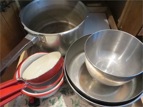 Mixing Bowls, Small Fry Pan & Large Pot