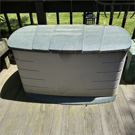 Rubbermaid Heavy Duty Deck Storage Box