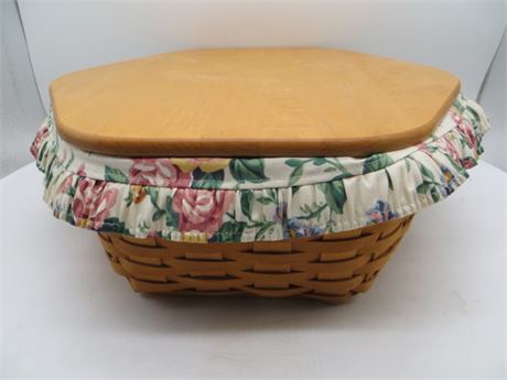 1999 LONGABERGER HEXAGON 6-SIDED BASKET W/PLASTIC DIVIDER & FLORAL LINER