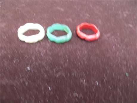 3 PLASTIC RINGS WHITE, GREEN & RED