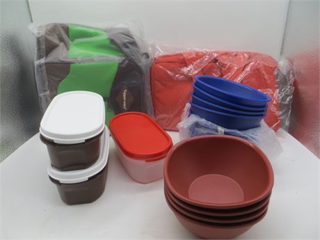 VINTAGE NEW TUPPERWARE 2 INSULATED BAGS, 3 OVAL CONTAINERS &