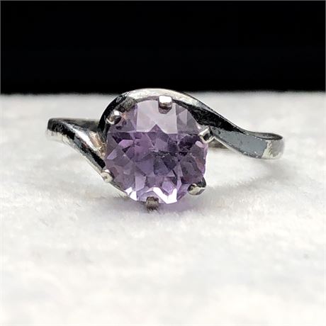 Vintage Sterling Silver Amethyst Solitaire Ring