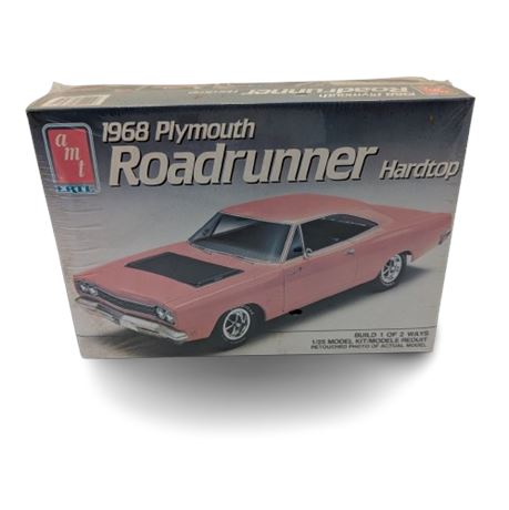 NIB 1968 Plymouth Roadrunner 1/25 Model Kit