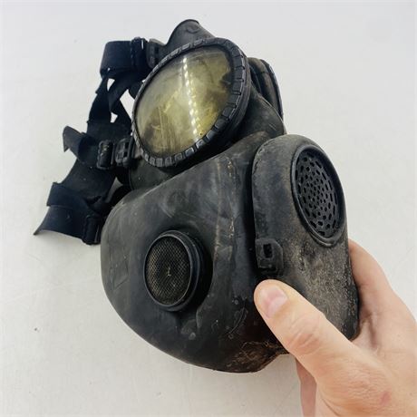 Vtg Military Gas Mask