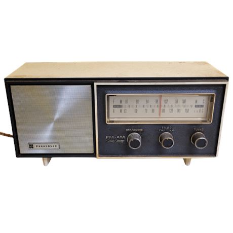 1960s Panasonic Solid State Electric Radio Model RE-6137 FM-AM 2-BAND