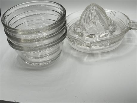 Juicer and custard cups lot