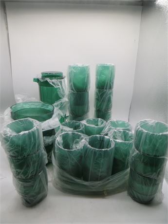 NEW VINTAGE TUPPERWARE HOLIDAY ENTERTAINING