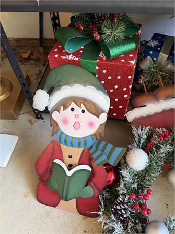 Metal Carolers, Gingerbread, Wreath & Presents