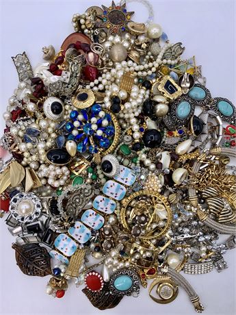 HUGE 6 Pound Lot of Vintage Costume Jewelry Pieces & Parts