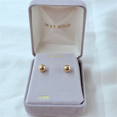 .35g 14k Gold Stud Earrings