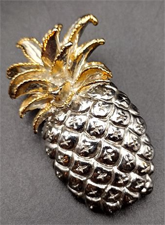 Two-tone pineapple brooch pendant