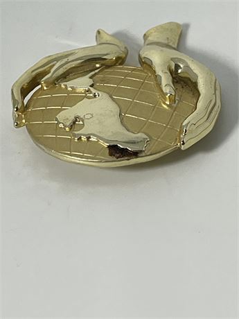 Vintage hands world, goldtone brooch