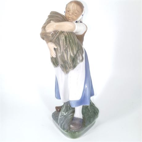 Royal Copenhagen Figurine #908 – Girl with Sheaf of Grain – Denmark