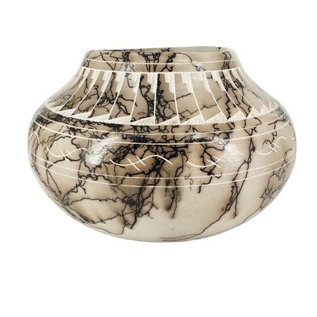Vintage Vail Family Acoma Horsehair Pottery Vase