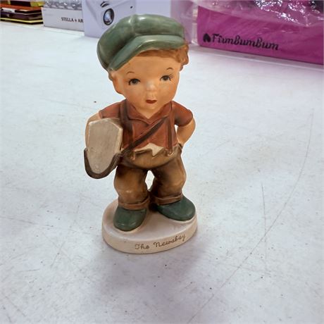 Postwar Japan ‘The Newsboy’ Figurine