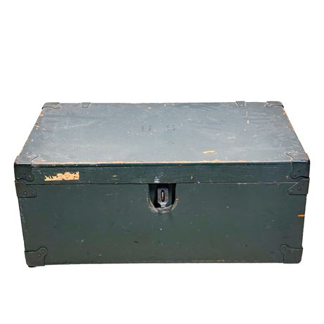 Vintage US Military Footlocker