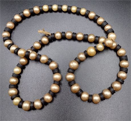 Pearl and black bead necklace 18 in