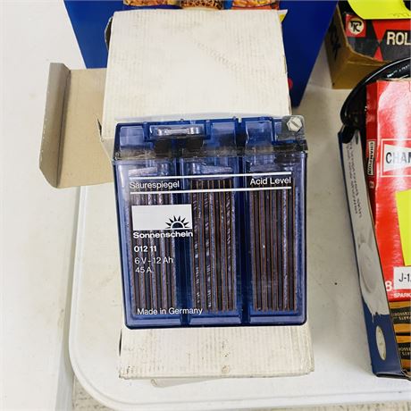 5 NOS 6V Batteries