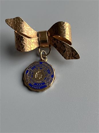 Collectors homemakers council award pin