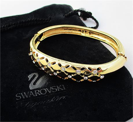SWAROVSKI Signature Gleaming Bangle Bracelet set with 19 Crystals in Pouch