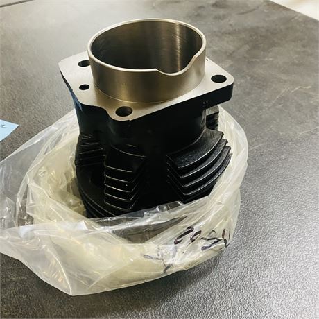 NOS 74 Shovelhead Rear Cylinder
