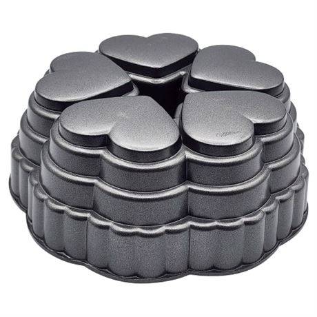 Wilton Dimensions Cast Aluminum Queen of Hearts Bundt Cake Pan