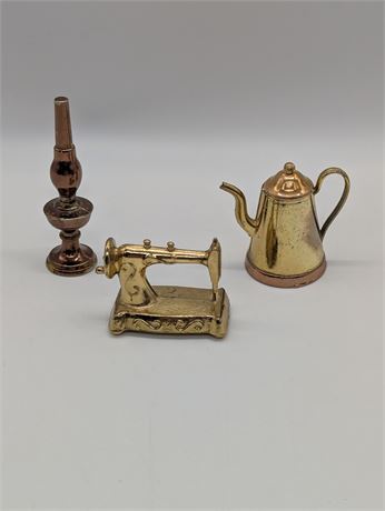 Lot 3 Made England Miniature Metal Sewing Machine, Tea kettle, light