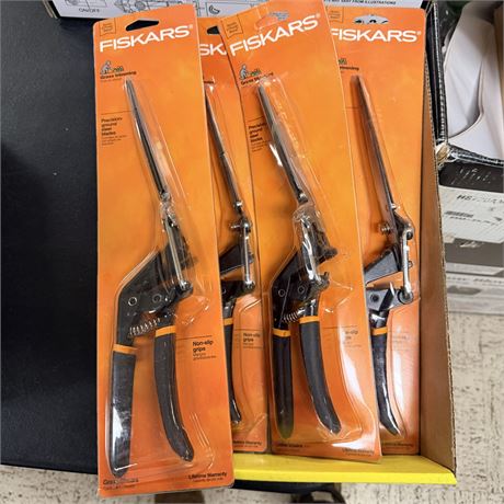 4 Fiskars Grass Shears