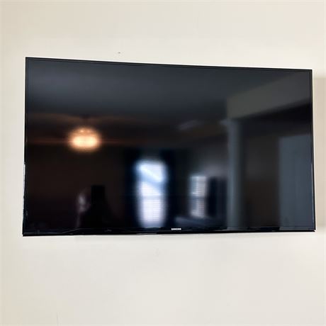 Samsung LED TV Wall Mounted w Remote