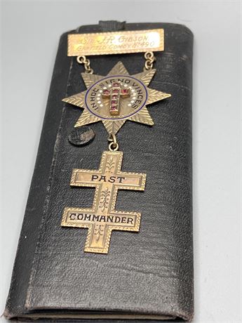 Vintage gold Masonic Freemason Templar pastCommander pin with seven rubies