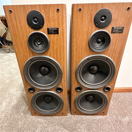 Pair of Vintage Technics 3 Way Floor Speakers