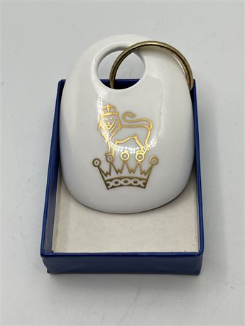 Vintage 1993 Royal Dalton collectors club porcelain keychain