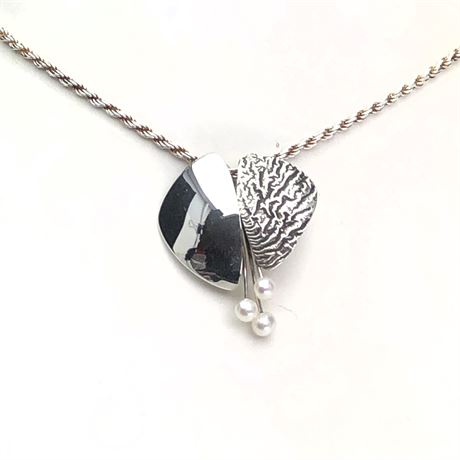Gorgeous Sterling Silver Freshwater Pearl Pendant on Sterling Solid Rope Chain